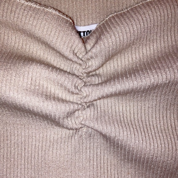 Stretchy off the shoulders Crop Top - Picture 2 of 4